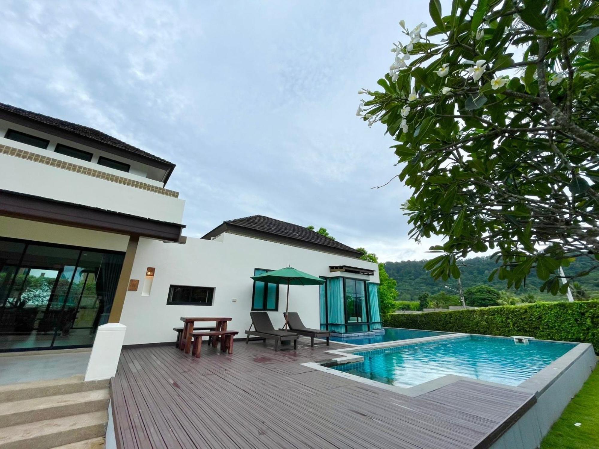 Ozone Villa Phuket Pa Khlok Exterior photo